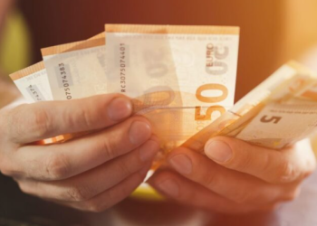 Επιτοκιακό περιθώριο: Νέο άνοιγμα της «ψαλίδας» σε βάρος των καταθετών – «Φωτιά» οι δόσεις των δανείων