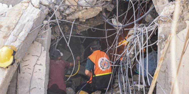 Γάζα: Aρνούνται να εγκαταλείψουν τους πλεον αδύναμους οι εθελοντές του Ερυθρού Σταυρού και της Ερυθράς Ημισελίνου Γάζα: Aρνούνται να εγκαταλείψουν τους πλεον αδύναμους οι εθελοντές του Ερυθρού Σταυρού και της Ερυθράς Ημισελίνου