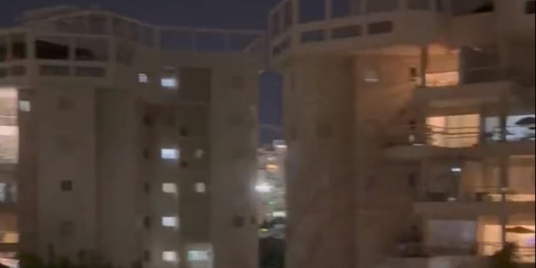 Ισραηλινοί τραγουδούν στα μπαλκόνια τον εθνικό τους ύμνο – «Δεν θα λυγίσουμε» σχολιάζει ο επίσημος λογαριασμός του Ισραήλ στο «Χ» Ισραηλινοί τραγουδούν στα μπαλκόνια τον εθνικό τους ύμνο – «Δεν θα λυγίσουμε» σχολιάζει ο επίσημος λογαριασμός του Ισραήλ στο «Χ»