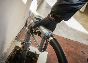 Πιθανές οι μειώσεις στις τιμές καυσίμων την επόμενη εβδομάδα (πίνακες)