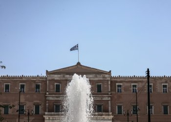 Στη Βουλή το προσχέδιο του προϋπολογισμού 2024: Στήριξη των νοικοκυριών με μόνιμες αυξήσεις εισοδημάτων – Ποιοι θα ωφεληθούν