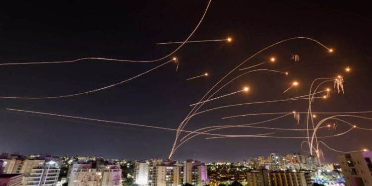 Η Χαμάς απειλεί να εκτελέσει ομήρους αν συνεχίσει το Ισραήλ να βομβαρδίζει τη Γάζα