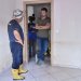 ΣΥΡΙΖΑ: Σόου Κασσελάκη στον Βόλο – Φτυαρίζει και βγάζει τα παπούτσια για να μπει στα σπίτια πλημμυροπαθών