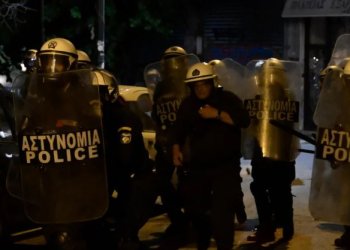 Οδοφράγματα, επιθέσεις με πέτρες σε αστυνομικούς, συλλήψεις – FANTOMAS.GR