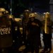 Οδοφράγματα, επιθέσεις με πέτρες σε αστυνομικούς, συλλήψεις – FANTOMAS.GR