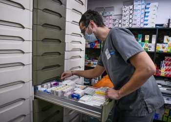 Ειρ. Μαρκάκη (γραμματέας Φαρμακαποθηκάριων): Οι βασικές ελλείψεις φαρμάκων εντοπίζονται στα αντιβιοτικά