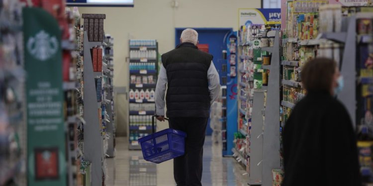 Η ακρίβεια γονατίζει τα νοικοκυριά – Απανωτά τα σοκ από τις ανατιμήσεις βασικών προϊόντων Η ακρίβεια γονατίζει τα νοικοκυριά – Απανωτά τα σοκ από τις ανατιμήσεις βασικών προϊόντων