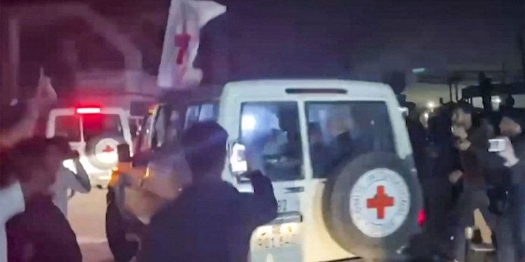 Η Χαμάς παρέδωσε την 5η ομάδα ομήρων στον Ερυθρό Σταυρό – Η ΕΡΤ στο εμπόλεμο Ισραήλ