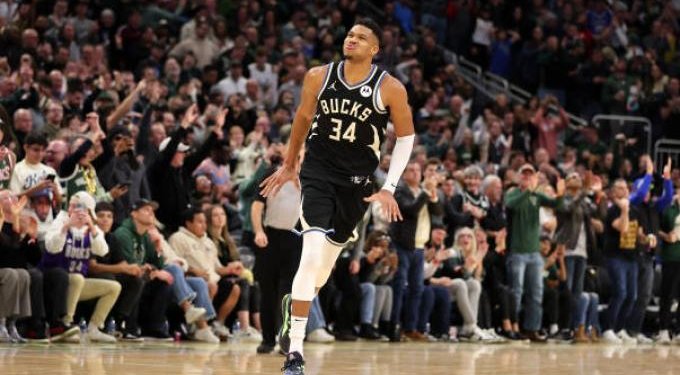 Ιστορία γράφει ο Γιάννης “GREEK FREAK” Αντετοκούνμπο – Ξεπέρασε τα 7.000 ριμπάουντ στο NBA