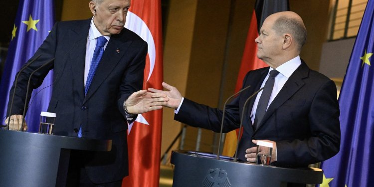 Σολτς – Ερντογάν: Ο απόηχος μιας αναμενόμενης μετωπικής σύγκρουσης στην Καγκελαρία