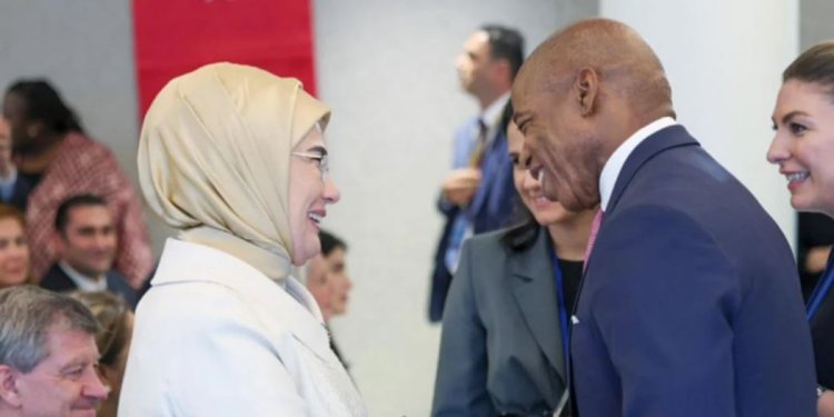 Τουρκικές μίζες στο δήμαρχο της Νέας Υόρκης: Έφοδος του FBI Τουρκικές μίζες στο δήμαρχο της Νέας Υόρκης: Έφοδος του FBI