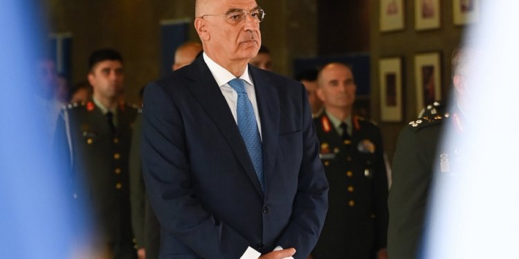 Τηλεφωνική επικοινωνία Ν. Δένδια με τον Ουκρανό ομόλογο του – FANTOMAS.GR