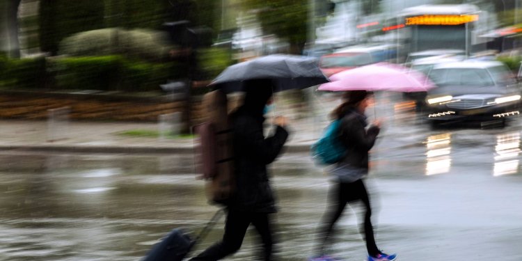 Καιρός: Κακοκαιρία χτυπά σήμερα τη χώρα με κεραυνούς, βροχές και χαλάζι Καιρός: Κακοκαιρία χτυπά σήμερα τη χώρα με κεραυνούς, βροχές και χαλάζι