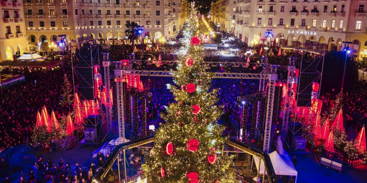 “Sold out” η Θεσσαλονίκη για τις γιορτές, άναψε το χριστουγεννιάτικο δέντρο στην πλατεία Αριστοτέλους – «Μαγνήτης» Δράμα και Πιερία “Sold out” η Θεσσαλονίκη για τις γιορτές, άναψε το χριστουγεννιάτικο δέντρο στην πλατεία Αριστοτέλους – «Μαγνήτης» Δράμα και Πιερία