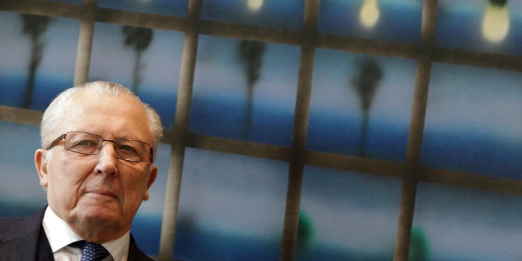 Ζακ Ντελόρ: Απεβίωσε ο «πατέρας» του ευρώ σε ηλικία 98 ετών Ζακ Ντελόρ: Απεβίωσε ο «πατέρας» του ευρώ σε ηλικία 98 ετών