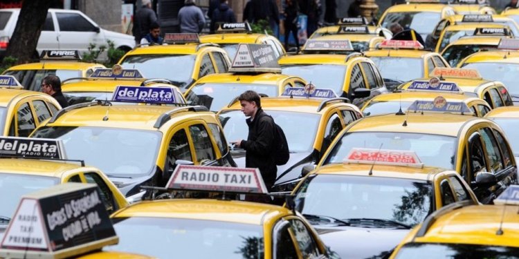 Χωρίς ταξί η χώρα από αύριο έως την Πέμπτη: Ποιες μέρες απεργούν στην Αθήνα Χωρίς ταξί η χώρα από αύριο έως την Πέμπτη: Ποιες μέρες απεργούν στην Αθήνα