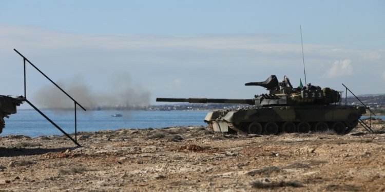 Η Κύπρος παραλαμβάνει νέα μαχητικά ελικόπτερα , αγοράζει ισραηλινά άρματα και “τελειώνει” τα ρωσικά οπλικά συστήματα Η Κύπρος παραλαμβάνει νέα μαχητικά ελικόπτερα , αγοράζει ισραηλινά άρματα και “τελειώνει” τα ρωσικά οπλικά συστήματα