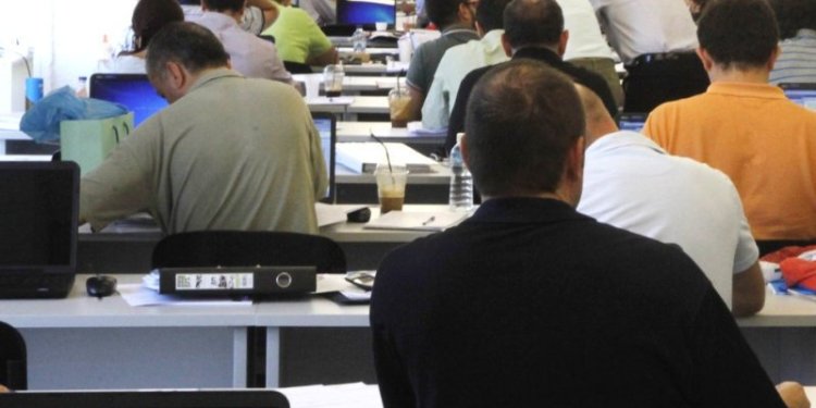 Η ΚΥΒΕΡΝΗΣΗ ΜΗΤΣΟΤΑΚΗ ΕΤΟΙΜΑΖΕΙ ΝΑ ΜΕΙΩΣΕΙ ΤΟΥΣ ΔΗΜΟΣΙΟΥΣ ΥΠΑΛΛΗΛΟΥΣ ΚΑΤΑ 5%