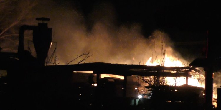 Στάχτη έγινε αποθήκη ξυλείας στη Βόρεια Κέρκυρα – ΒΙΝΤΕΟ Στάχτη έγινε αποθήκη ξυλείας στη Βόρεια Κέρκυρα – ΒΙΝΤΕΟ