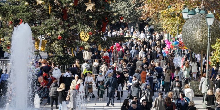 Συγκρατημένες οι τιμές στο χριστουγεννιάτικο τραπέζι – Υπό πίεση η αγοραστική δύναμη του καταναλωτή