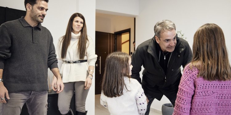 Συνάντηση του Κυρ. Μητσοτάκη με ζευγάρι ωφελούμενων του προγράμματος «Σπίτι μου» Συνάντηση του Κυρ. Μητσοτάκη με ζευγάρι ωφελούμενων του προγράμματος «Σπίτι μου»