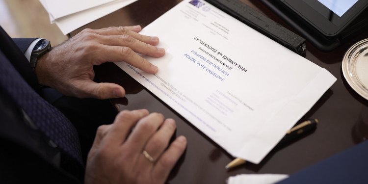 Από αρχές Φεβρουαρίου οι αιτήσεις για την επιστολική ψήφο – Πώς θα γίνεται η ταυτοποίηση του εκλογέα Από αρχές Φεβρουαρίου οι αιτήσεις για την επιστολική ψήφο – Πώς θα γίνεται η ταυτοποίηση του εκλογέα