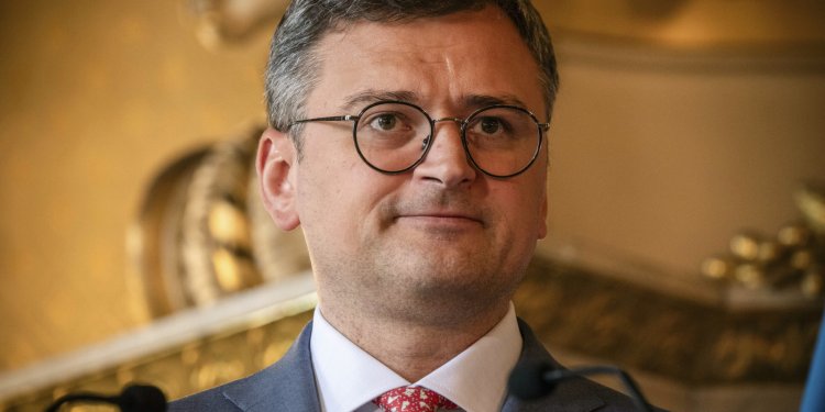 Nτ. Κουλέμπα: Αναμένουμε την αποδέσμευση από τις ΗΠΑ της νέας στρατιωτικής βοήθειας – Η Ουκρανία πολεμά με πόρους που της δίνονται Nτ. Κουλέμπα: Αναμένουμε την αποδέσμευση από τις ΗΠΑ της νέας στρατιωτικής βοήθειας – Η Ουκρανία πολεμά με πόρους που της δίνονται