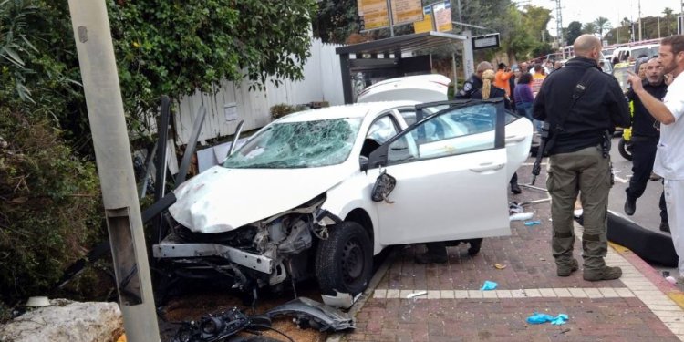 Iσραήλ: Αυτοκίνητο έπεσε πάνω σε πλήθος στο Τελ Αβίβ μετά από περιστατικό με μαχαίρωμα – Υπάρχουν τραυματίες Iσραήλ: Αυτοκίνητο έπεσε πάνω σε πλήθος στο Τελ Αβίβ μετά από περιστατικό με μαχαίρωμα – Υπάρχουν τραυματίες