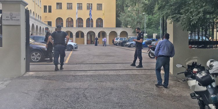 Κυβέρνηση για ομόφυλα ζευγάρια: Ζητήματα δικαιωμάτων δεν λύνονται με δημοψηφίσματα