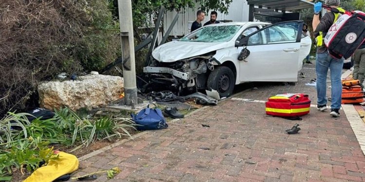 Τελ Αβίβ: Παλαιστίνιος μαχαίρωσε γυναίκα και έπεσε με ΙΧ πάνω σε πλήθος – Νεκροί και τραυματίες Τελ Αβίβ: Παλαιστίνιος μαχαίρωσε γυναίκα και έπεσε με ΙΧ πάνω σε πλήθος – Νεκροί και τραυματίες