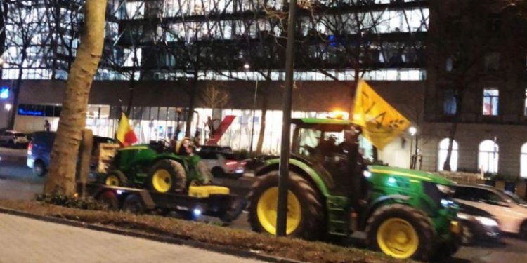 Πληθαίνουν οι αγροτικές κινητοποιήσεις στις χώρες της ΕΕ – Εντείνονται οι πιέσεις στην Κομισιόν Πληθαίνουν οι αγροτικές κινητοποιήσεις στις χώρες της ΕΕ – Εντείνονται οι πιέσεις στην Κομισιόν