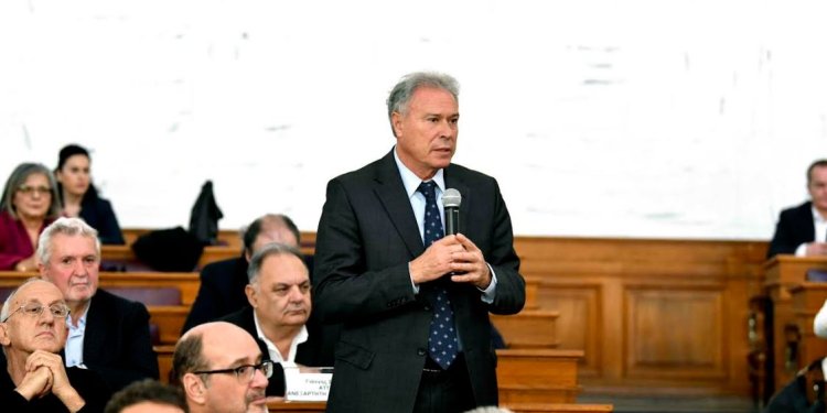 Γιάννης Σγουρός – Η παράταξη μας σέβεται τους θεσμούς Γιάννης Σγουρός – Η παράταξη μας σέβεται τους θεσμούς