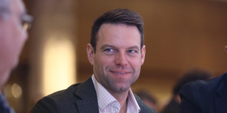 ΠΗΡΕ ΤΟ ΟΠΛΟ ΤΟΥ