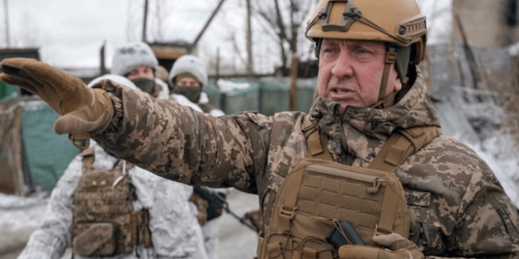 Ουκρανία: Ο Ζελένσκι διορίζει αρχηγό των χερσαίων δυνάμεων τον πρώην υφυπουργό Άμυνας