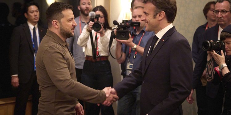 Τηλεφωνική επικοινωνία των προέδρων Ζελένσκι και Μακρόν με επίκεντρο τις «ανάγκες της Ουκρανίας» σε εξοπλισμούς Τηλεφωνική επικοινωνία των προέδρων Ζελένσκι και Μακρόν με επίκεντρο τις «ανάγκες της Ουκρανίας» σε εξοπλισμούς