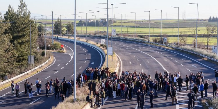 Τώρα ο Αυγενάκης στέλνει αντιπροσωπεία στα μπλόκα Τώρα ο Αυγενάκης στέλνει αντιπροσωπεία στα μπλόκα