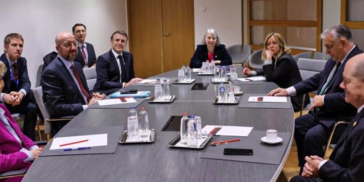 Σύνοδος Κορυφής: Συμφωνία των 27 της ΕΕ για την οικονομική βοήθεια στην Ουκρανία