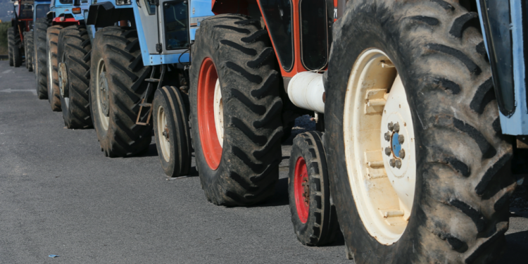 Αγρότες: Εμμένουν στη στάση τους – Κλείνουν την εθνική Θεσσαλονίκης – Μουδανιών Αγρότες: Εμμένουν στη στάση τους – Κλείνουν την εθνική Θεσσαλονίκης – Μουδανιών