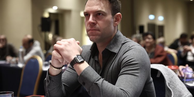 Χυδαίο , ομοφοβικο σχόλιο κατά Κασσελάκη: «Να στείλουμε τους Κούγιες αυτού του τόπου στο χρονοντούλαπο του Μεσαίωνα» Χυδαίο , ομοφοβικο σχόλιο κατά Κασσελάκη: «Να στείλουμε τους Κούγιες αυτού του τόπου στο χρονοντούλαπο του Μεσαίωνα»