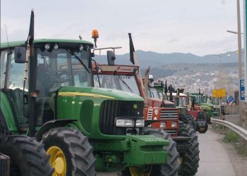 ΒΡΑΖΟΥΝ ΟΙ ΑΓΡΟΤΕΣ