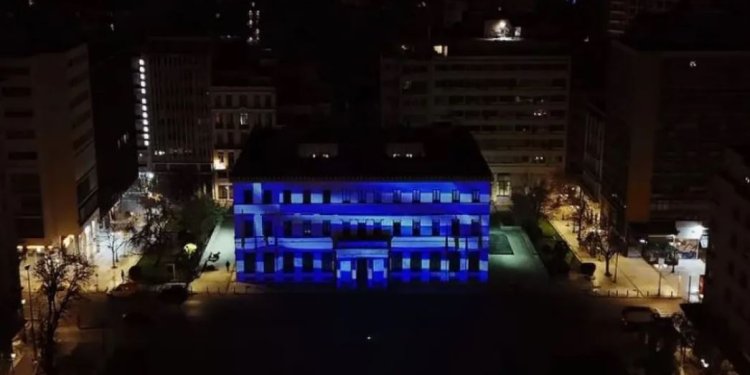 Ο Χάρης Δούκας κέρδισε τις εντυπώσεις στην εθνική επέτειο με την φωταγώγηση του δημαρχείου Ο Χάρης Δούκας κέρδισε τις εντυπώσεις στην εθνική επέτειο με την φωταγώγηση του δημαρχείου