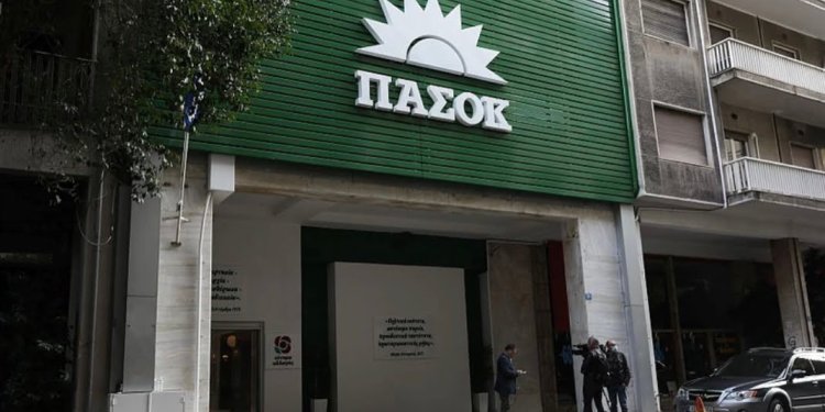 Ο ΑΚΗΡΥΧΤΟΣ ΠΟΛΕΜΟΣ ΣΕ ΧΡΙΣΤΟΔΟΥΛΑΚΗ ΑΠΟ ΑΝΔΡΟΥΛΑΚΗ Ο ΑΚΗΡΥΧΤΟΣ ΠΟΛΕΜΟΣ ΣΕ ΧΡΙΣΤΟΔΟΥΛΑΚΗ ΑΠΟ ΑΝΔΡΟΥΛΑΚΗ