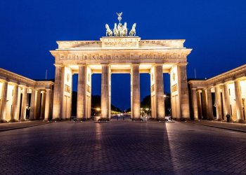 Η ΓΕΡΜΑΝΙΑ «ΤΡΕΜΕΙ» ΤΗΝ ΠΟΛΙΤΙΚΗ ΤΡΑΜΠ