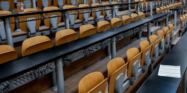 ΤΟ ΑΙΤΗΜΑ ΤΩΝ ΔΙΟΙΚΗΣΕΩΝ ΤΟ ΑΙΤΗΜΑ ΤΩΝ ΔΙΟΙΚΗΣΕΩΝ