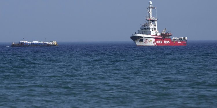 Δεύτερο φορτίο με περίπου 400 τόνους επισιτιστικής βοήθειας για τη Γάζα απέπλευσε από κυπριακό λιμάνι