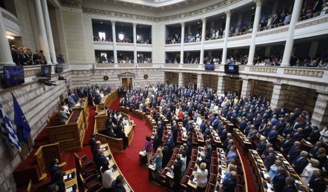 ΟΙ ΝΕΟΙ ΜΟΝΟΜΑΧΟΙ ΣΤΟ ΠΟΛΙΤΙΚΟ ΠΡΟΣΚΗΝΙΟ