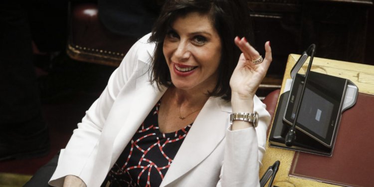 Κατά μέτωπο επίθεση ΣΥΡΙΖΑ – αντιπολιτευσης σε ΝΔ για Ασημακοπούλου: «Επικοινωνιακές οι παραιτήσεις-Παραμάγαζο το υπουργείο» Κατά μέτωπο επίθεση ΣΥΡΙΖΑ – αντιπολιτευσης σε ΝΔ για Ασημακοπούλου: «Επικοινωνιακές οι παραιτήσεις-Παραμάγαζο το υπουργείο»