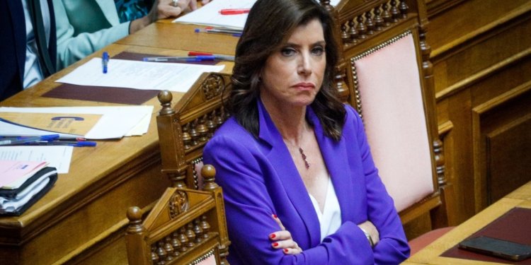 Κατατέθηκε η πρώτη αγωγή κατά του Ελληνικού Δημοσίου για τη διαρροή των e-mail – Κάτοικος Ολλανδίας ζητά 20.000 ευρώ