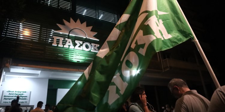 Στα “κεραμίδια” το ΠΑΣΟΚ με Αδωνι Γεωργιαδη .