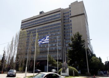 Σφοδρή επίθεση ΣΥΡΙΖΑ στον Χρυσοχοΐδη: «Εμείς δηλώνουμε συγκλονισμένοι απ’ την ευκολία που κρύβει τις ευθύνες του»